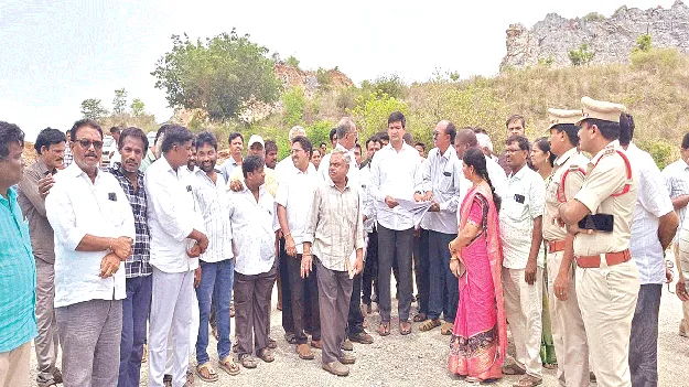 యువకులు పారిశ్రామికవేత్తలుగా ఎదగాలి