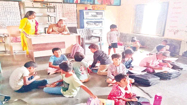 విద్యాప్రమాణాలు మెరుగుపర్చాలి : డీఈవో 