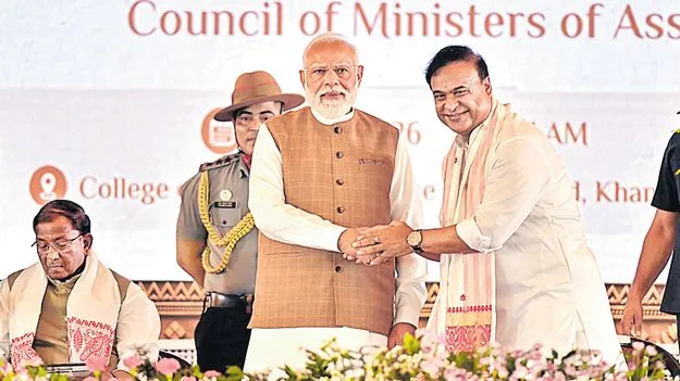 అస్సాం సీఎంగా హిమంత ప్రమాణం