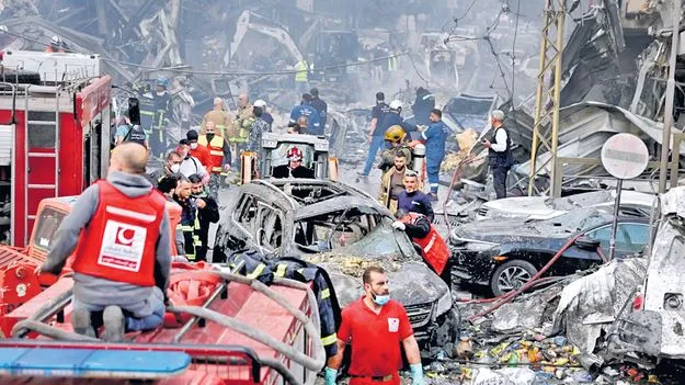 పది నిమిషాల్లో 100 బాంబులు