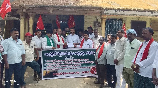  సబ్సిడీతో ఎరువులు, విత్తనాలు అందించాలి