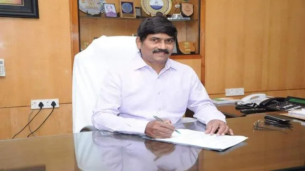 అడ్డంగా దొరికిన మాజీ వీసీ