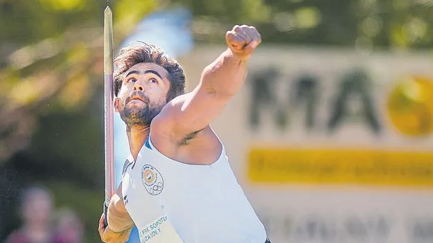 శివ్‌పాల్‌, స్వప్నలపై నిషేధం