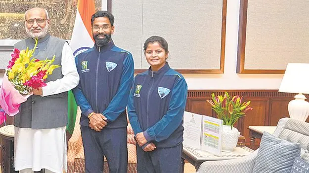 ఉప రాష్ట్రపతిని కలిసిన లాక్రాస్‌ కెప్టెన్‌ అనుదీప్‌