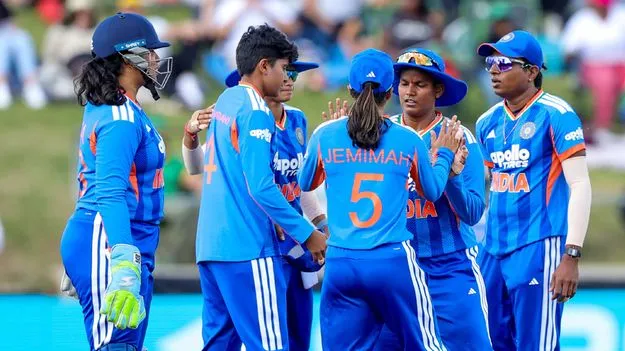 మూడో స్థానంలోనే భారత మహిళలు