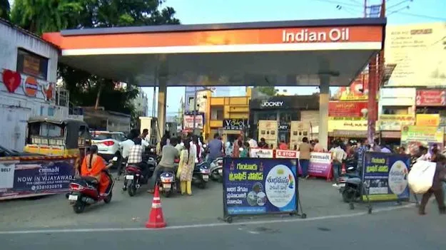 వలసజీవులపై దృష్టిపెట్టాలి