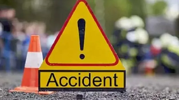 రోడ్డు ప్రమాదంలో కుటుంబం బలి 