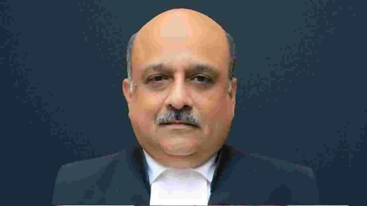 లా విద్యార్థులకు మనుస్మృతి బోధించాలి