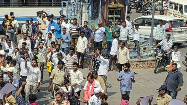 సిరిసిల్లలో ఉద్రిక్తత