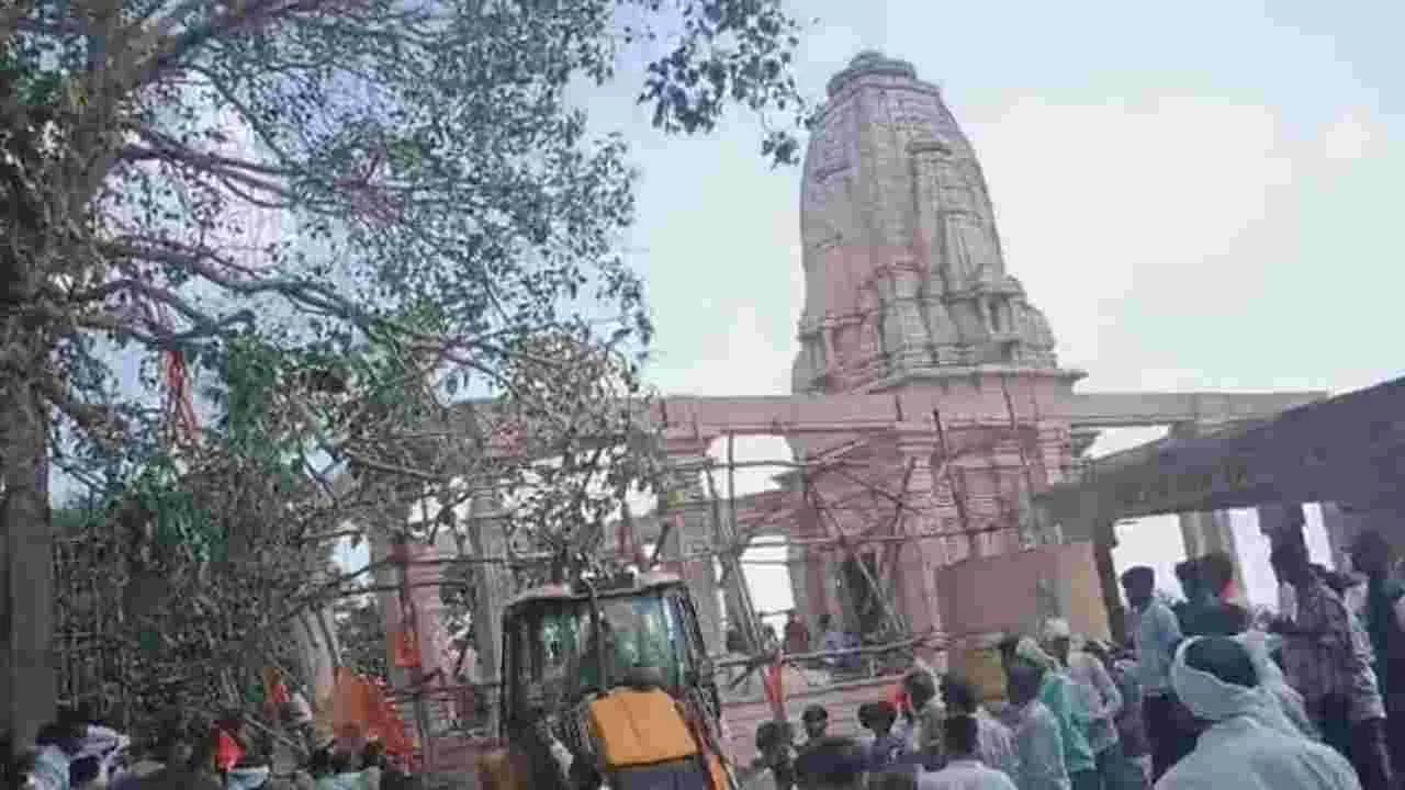 నిర్మాణంలోని ఆలయ మండపం కూలి మహారాష్ట్రలో ఆరుగురు భక్తుల మృతి