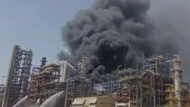 నేడు ప్రధాని మోదీ ప్రారంభిస్తారనగా..రాజస్థాన్‌ రిఫైనరీలో అగ్ని ప్రమాదం