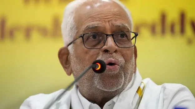 జస్టిస్‌ సుదర్శన్‌రెడ్డిని కలిసిన మీనాక్షి, మహేశ్‌ గౌడ్‌, పొన్నం