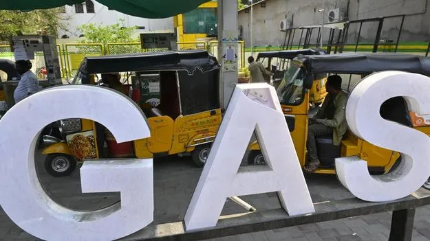 రాష్ట్రంలో పెట్రోల్‌, డీజిల్‌, వంటగ్యాస్‌ కొరతలేదు!