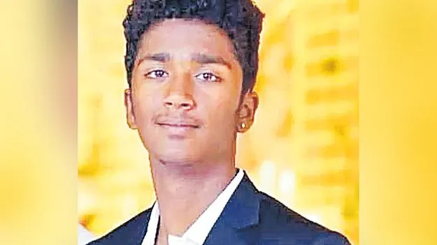 ఆర్టీసీ బస్సు ఢీకొని ఇంటర్‌ విద్యార్థి మృతి