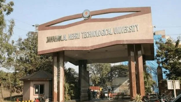 బీటెక్‌..రెండేళ్లు ఇక్కడ, రెండేళ్లు లండన్‌!