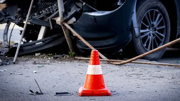 బైకును ఢీకొట్టి.. బాధితుడిని 2 కి.మీ ఈడ్చుకెళ్లి