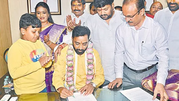 టీఎస్ఎల్‌డీఏ చైర్మన్‌గా చరణ్‌ కౌశిక్‌ బాధ్యతల స్వీకరణ 