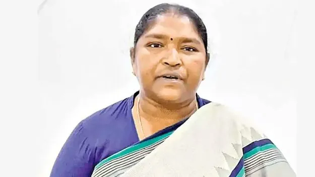 గ్రామాలు, మండలాల్లో చలివేంద్రాలు: సీతక్క