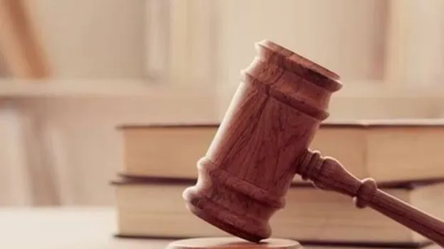 విద్యార్థుల నుంచి ఫీజులు వసూలు చేస్తారా?