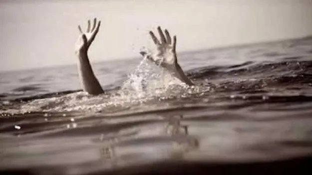 నీటికుంటలో మునిగి ముగ్గురు బాలురు మృతి