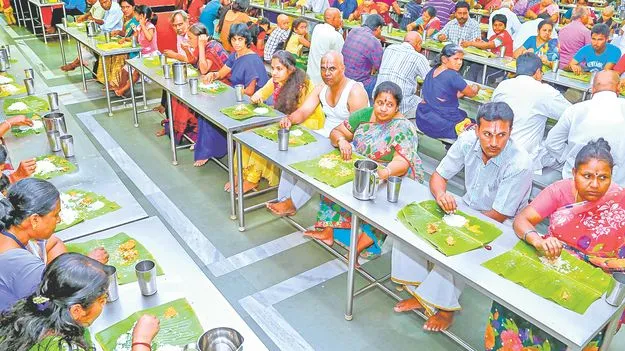 తిరుమల అన్నప్రసాదానికి భక్తుల తాకిడి