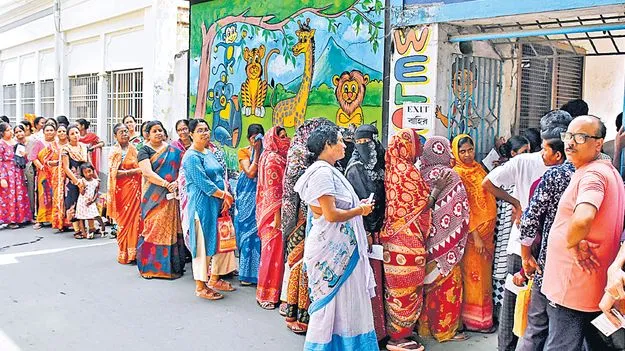 పోటెత్తిన బెంగాలీలు!