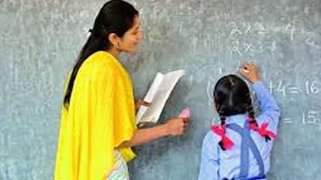 భారీగా డీఈవోల బదిలీలు!