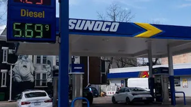 అమెరికాలో 40 శాతం పెరిగిన పెట్రోల్‌ ధర