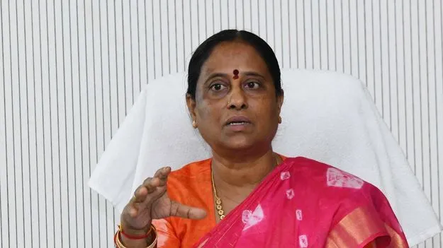 అర్చకులు, ఉద్యోగుల సమన్వయంతోనే పనులు విజయవంతమవుతాయి: కొండా సురేఖ