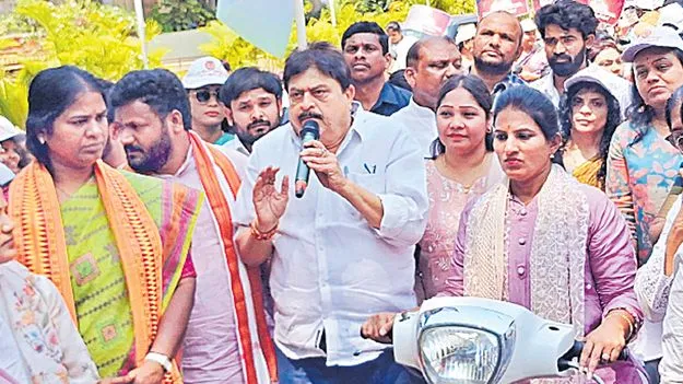 రాజకీయాల్లో మహిళల పాత్ర మరింత పెరగాలి