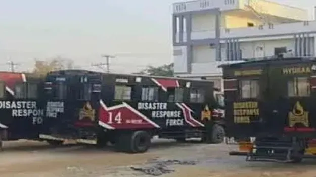 వివాదాస్పద భూముల్లో భారీ భవనాన్ని కూల్చిన హైడ్రా