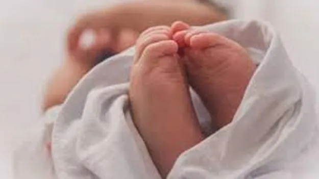 ప్రసవించాక బిడ్డను భవనం కిటికీలోంచి విసిరేసి.. 