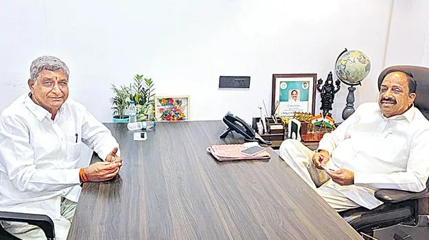 టన్ను ఆయిల్‌ పామ్‌ గెలలు రూ.23,501