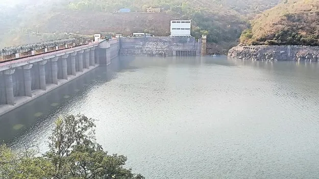 శ్రీశైలంలో 40టీఎంసీలకు పడిపోయిన నీటి నిల్వలు