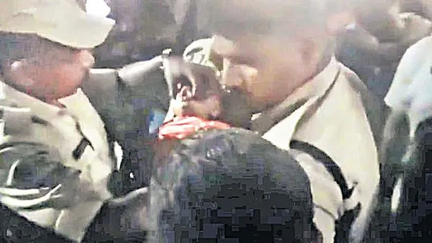 గాయపడిన చిన్నారికి సీపీఆర్‌ చేసి.. కాపాడి!