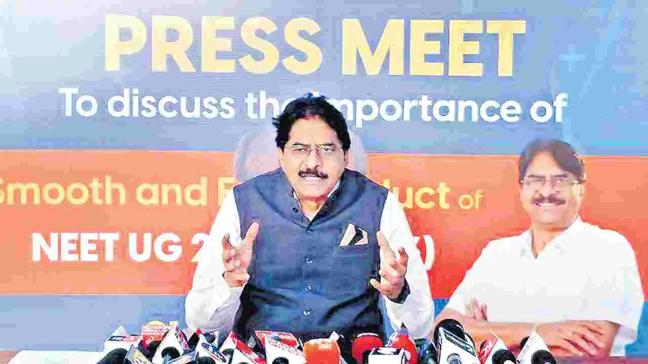 ‘నీట్‌’ నిర్వహణలో సమయ పాలన పాటించాలి
