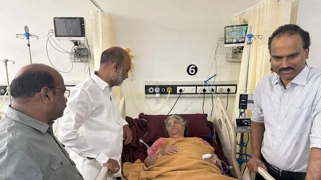 బండి సంజయ్‌ తల్లికి గుండె పోటు