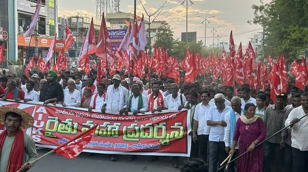 దేశాన్ని ప్రమాదంలో పడేసిన మోదీ