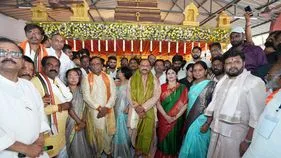 రాములోరి కల్యాణంలో నేతల ఆత్మీయ కలయిక