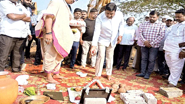 పేదలందరికీ ఇంటి పట్టాలు ఇస్తాం