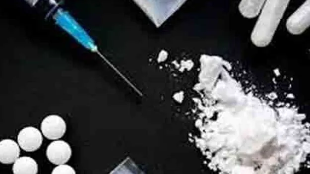 డ్రగ్స్‌, నాటుసారాపై ముప్పేట దాడి 