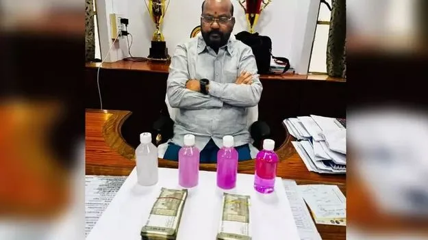 ఏసీబీకి చిక్కిన వ్యవసాయ వర్సిటీ అసోసియేట్‌ డీన్‌