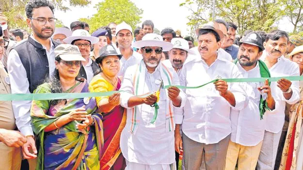 అభివృద్ధిలో దేశానికి మోడల్‌గా తెలంగాణ