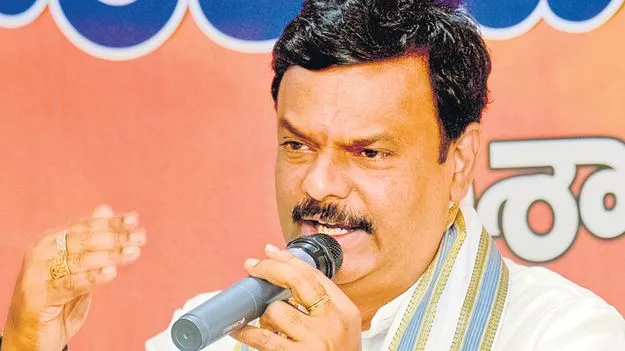 జోన్‌ గెజిట్‌పై అభినందించే మనసు కూడా లేదు