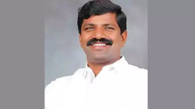 పోలీసుల మనోభావాలను దెబ్బతీస్తావా? 