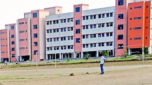 బాసర ట్రిపుల్‌ ఐటీలో మొబైల్‌ ఫోన్లపై కట్టడి