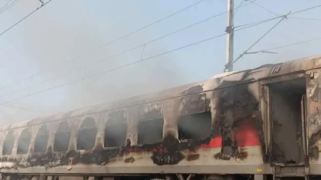 రాజధాని ఎక్స్‌ప్రెస్‌‌లో అగ్నిప్రమాదం