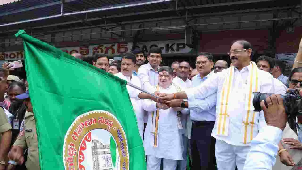 మరో ఢిల్లీలా మారొద్దనే ఈవీ బస్సులు: పొన్నం