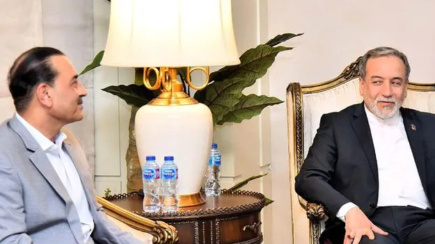 మళ్లీ పాక్‌కు ఇరాన్‌ విదేశాంగ మంత్రి అరాగ్చీ