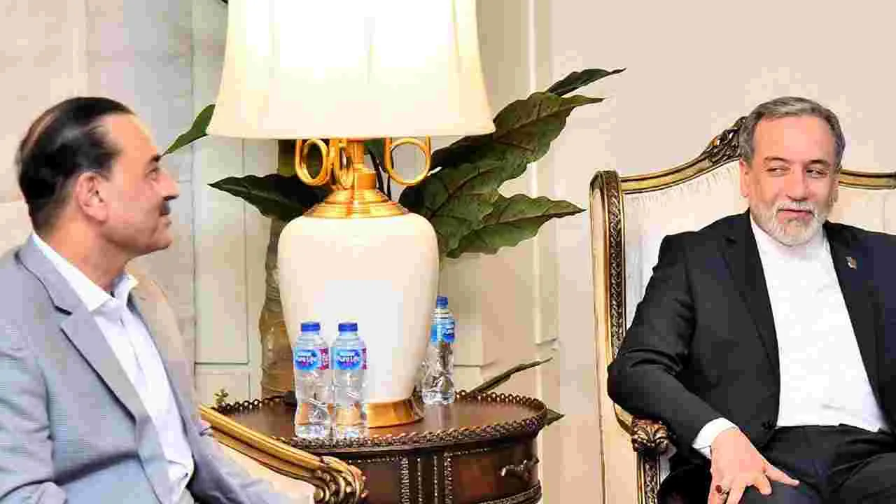 మళ్లీ పాక్‌కు ఇరాన్‌ విదేశాంగ మంత్రి అరాగ్చీ